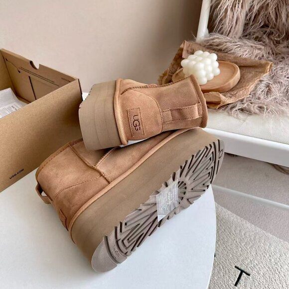 Ugg Australia Women Classic Ultra Mini Platform Boots - Picture 3 of 6